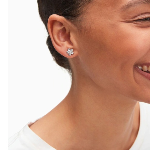 KATE SPADE • Silver Gleaming Gardenia Flower Earrings - Picture 2 of 5